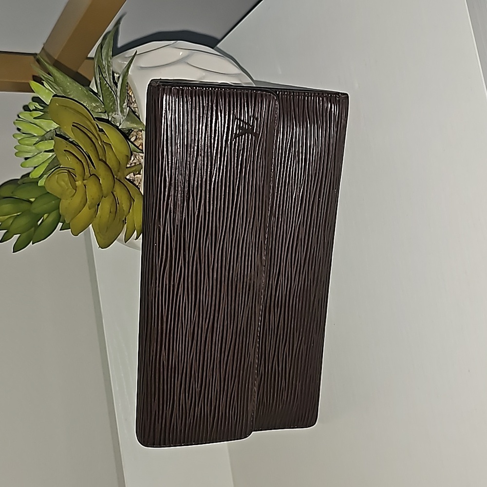 Louis Vuitton Epi leather wallet